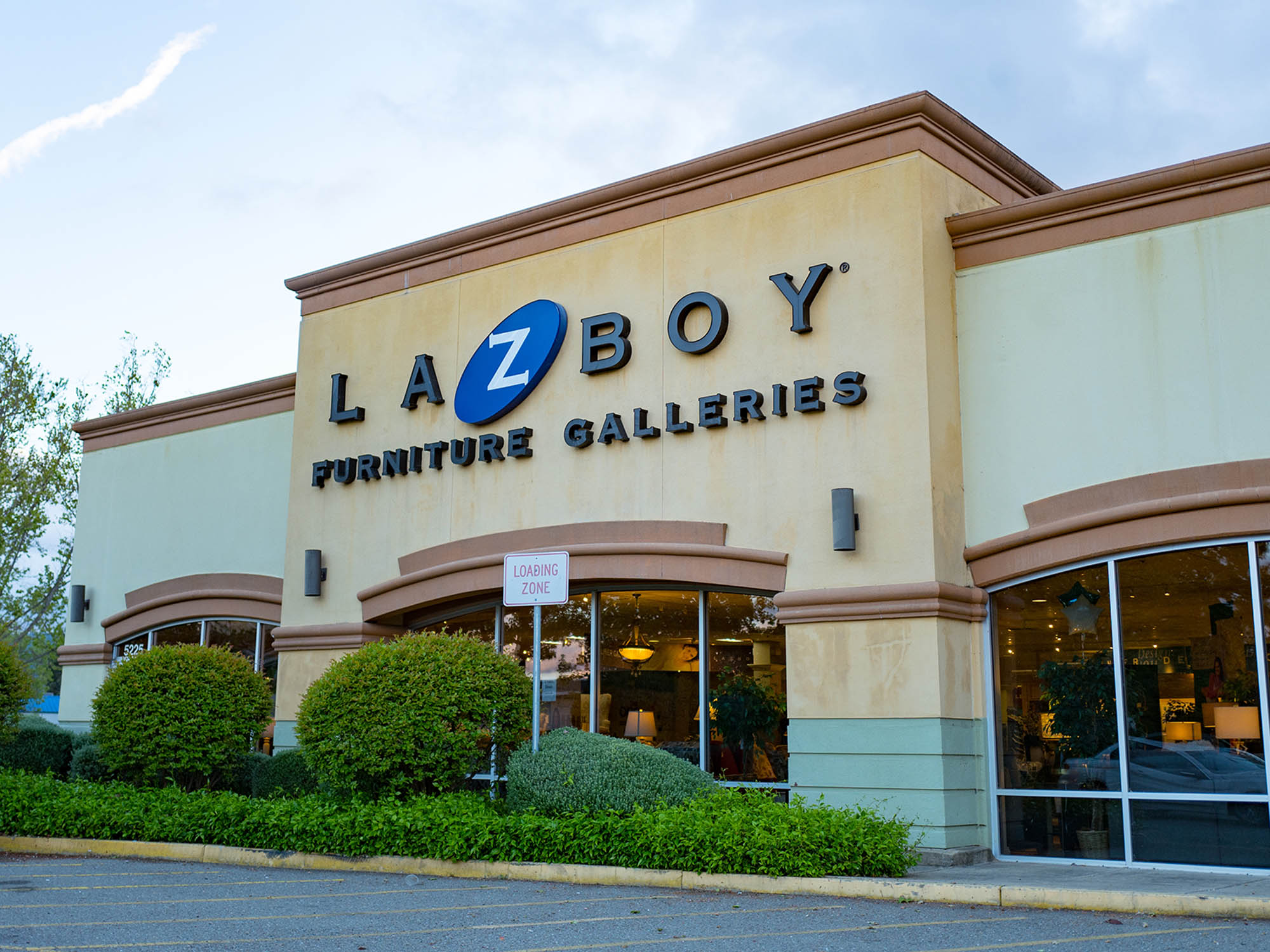 La Z Boy Spells Out Best Practices For Reopening Its Stores